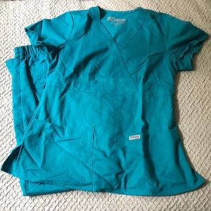 Grey’s Anatomy Scrubs 👩🏻‍⚕️